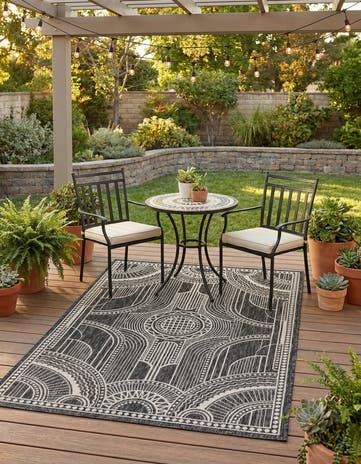 4' 1 x 6' 1 Easy-Clean Traditional Indoor / Outdoor Rug