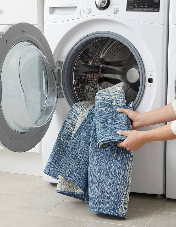 Detail image of 7' x 10'  Washable Modern Indoor / Outdoor Rug