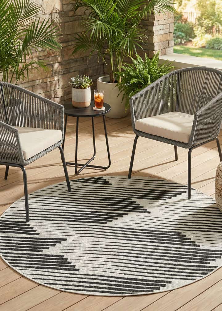 6' 1 x 6' 1 Easy-Clean Modern Indoor / Outdoor Round Rug