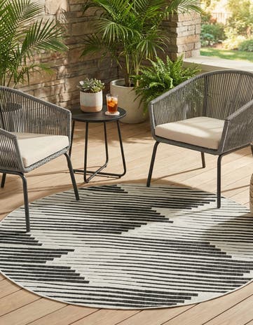 6' 1 x 6' 1 Easy-Clean Modern Indoor / Outdoor Round Rug