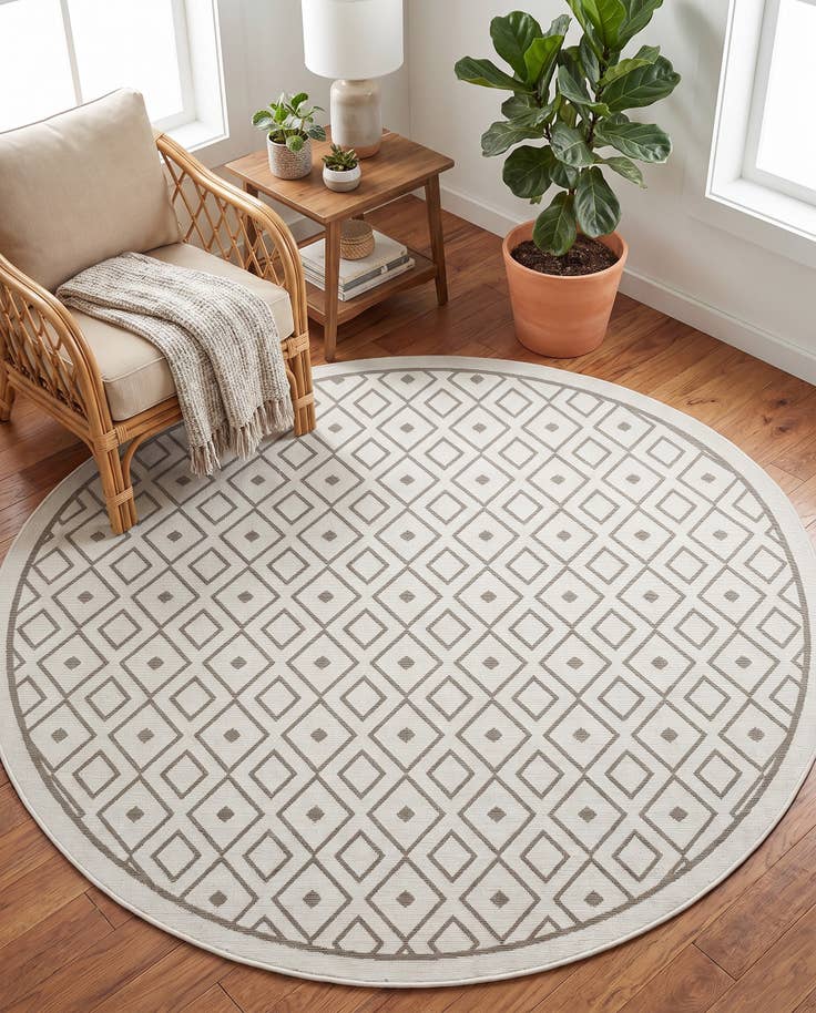 Detail image of 7' x 7' Easy-Clean Trellis Indoor / Outdoor Round Rug