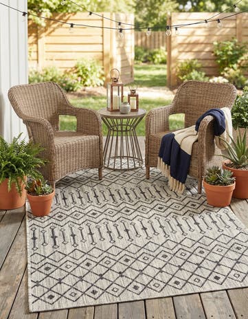 4' x 6' Easy-Clean Lattice Indoor / Outdoor Rug