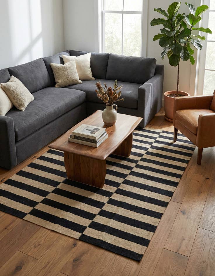 Detail image of 3' 3 x 4' 11  Hand Woven Kilim Modern Wool Rug