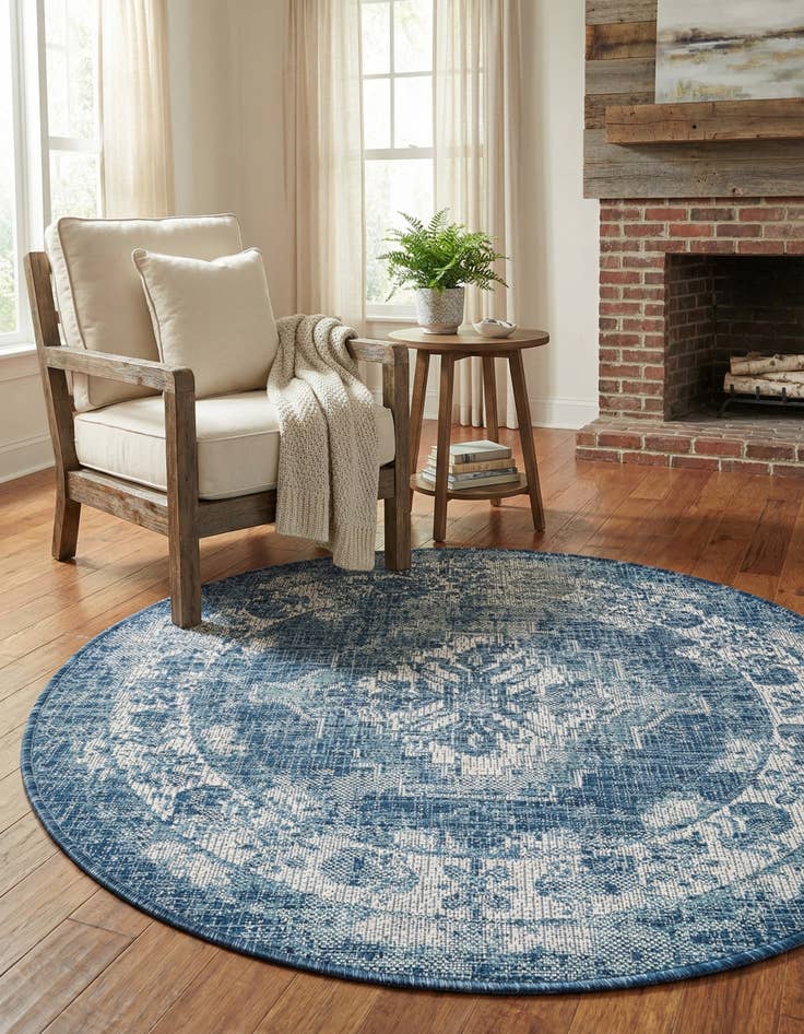 Detail image of 3' x 3'  Washable Traditional Indoor / Outdoor Round Rug