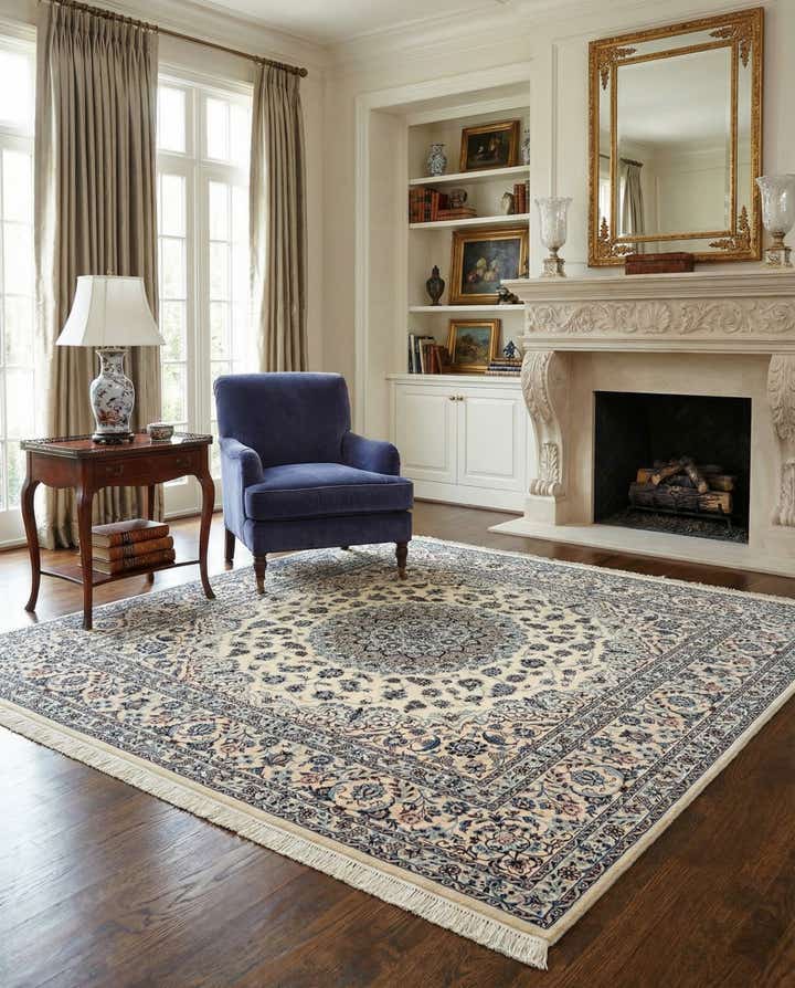 6' 6 x 6' 8 Nain Square Rug