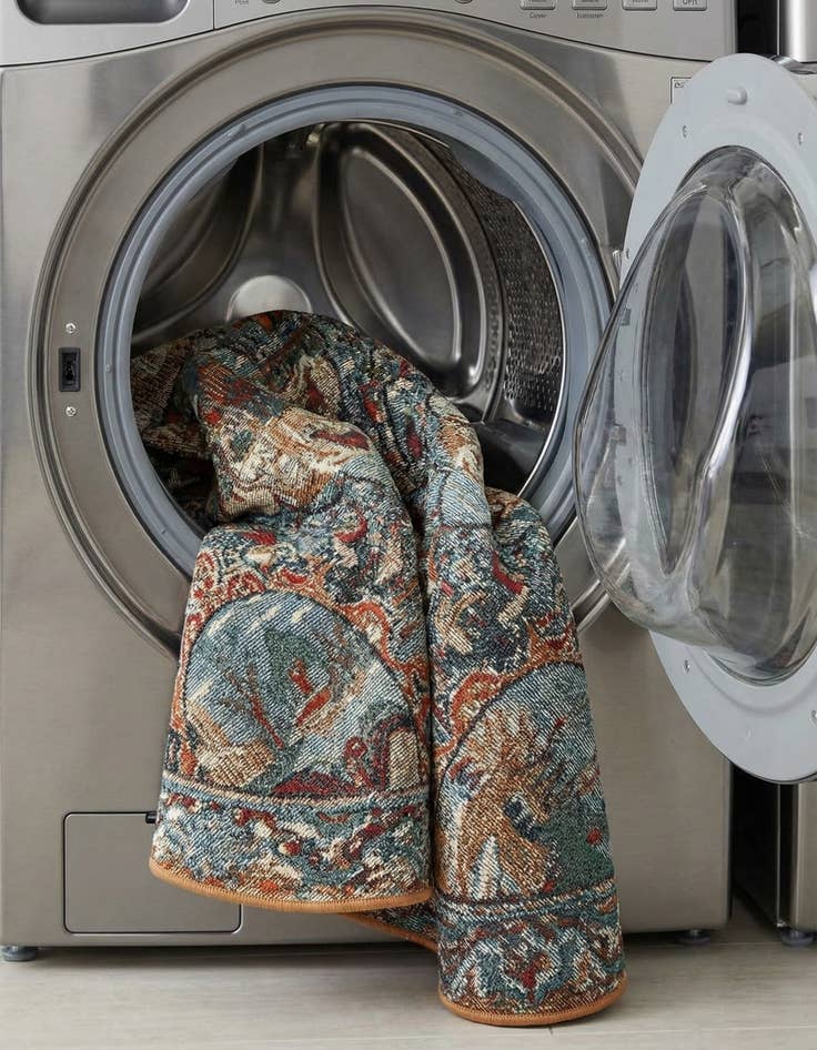 Detail image of 3' 3 x 3' 3  Washable Traditional Indoor / Outdoor Round Rug