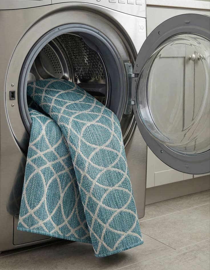 Detail image of  4' x 6'  Washable Lattice Indoor / Outdoor Rug