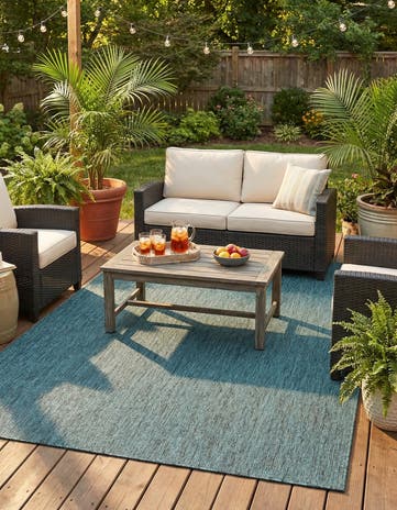 6' x 9' Easy-Clean Solid Indoor / Outdoor Rug