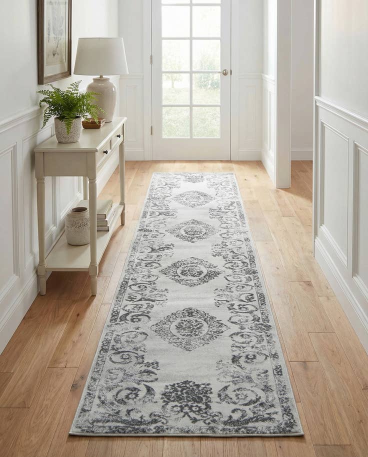 Detail image of 2' x 9' 10 Finsbury Runner Rug
