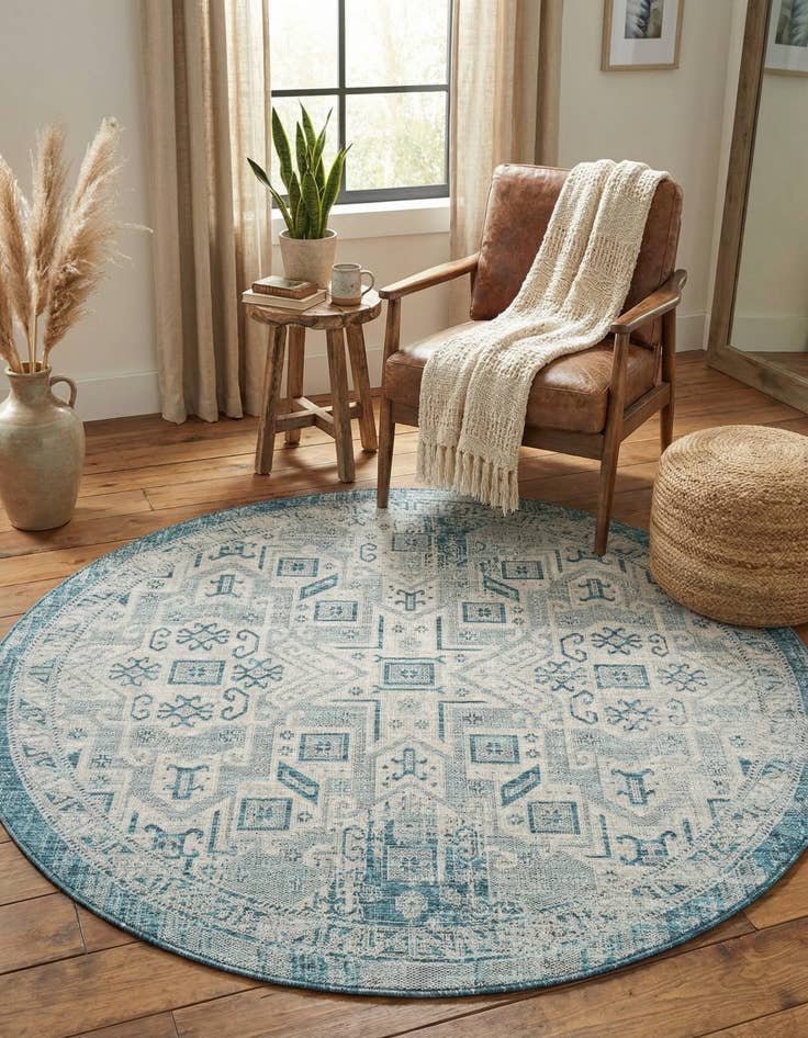 Detail image of 7' 10 x 7' 10  Washable Aztec Indoor / Outdoor Round Rug