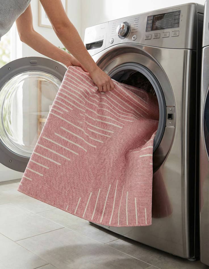 Detail image of 5' 3 x 8'  Washable Modern Indoor / Outdoor Rug