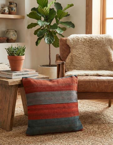 2' 5 x 2' 5 Hand Woven Pillow Wool Square Rug