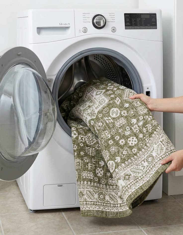 Detail image of 7' 10 x 10'  Washable Aztec Indoor / Outdoor Oval Rug