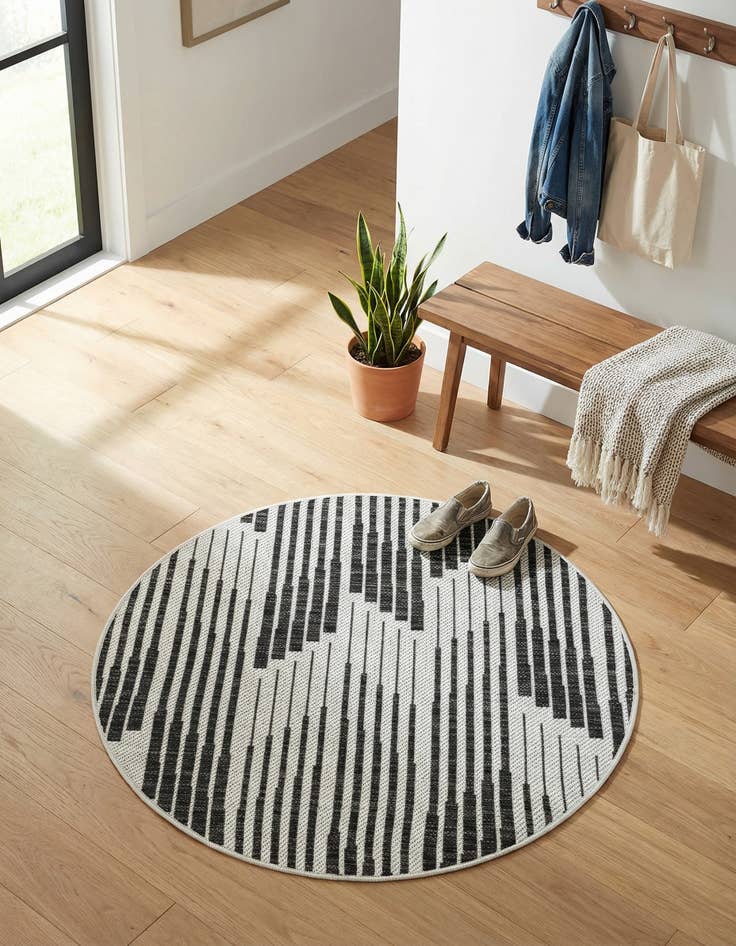 Detail image of 3' x 3'  Washable Modern Indoor / Outdoor Round Rug