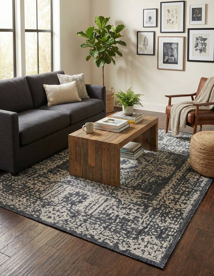 Detail image of 6' x 9'  Washable Traditional Indoor / Outdoor Rug