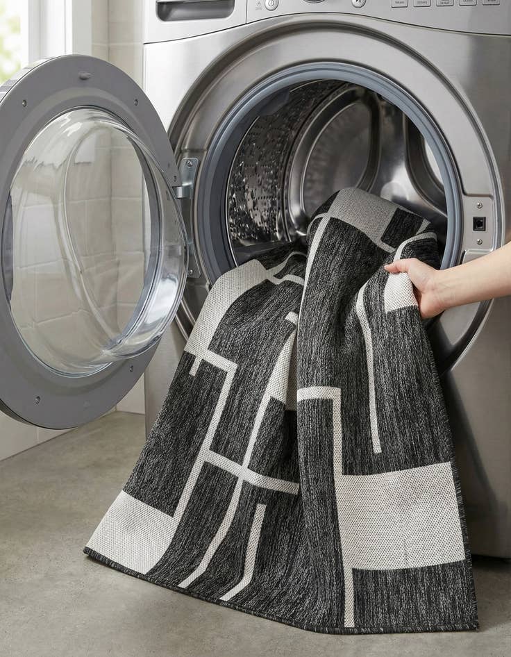 Detail image of 4' x 6'  Washable Modern Indoor / Outdoor Rug