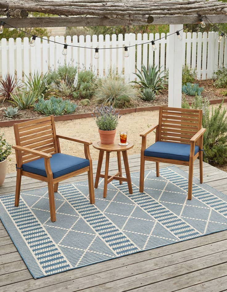 Detail image of 4' x 6' Easy-Clean Trellis Indoor / Outdoor Rug