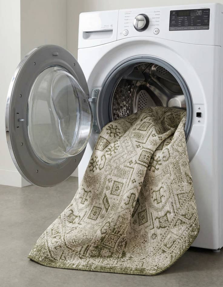 Detail image of 5' 3 x 5' 3  Washable Aztec Indoor / Outdoor Octagon Rug