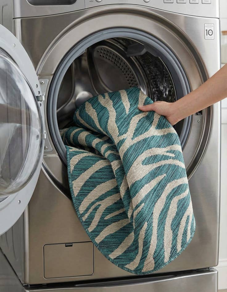 Detail image of 4' x 4'  Washable Safari Indoor / Outdoor Round Rug