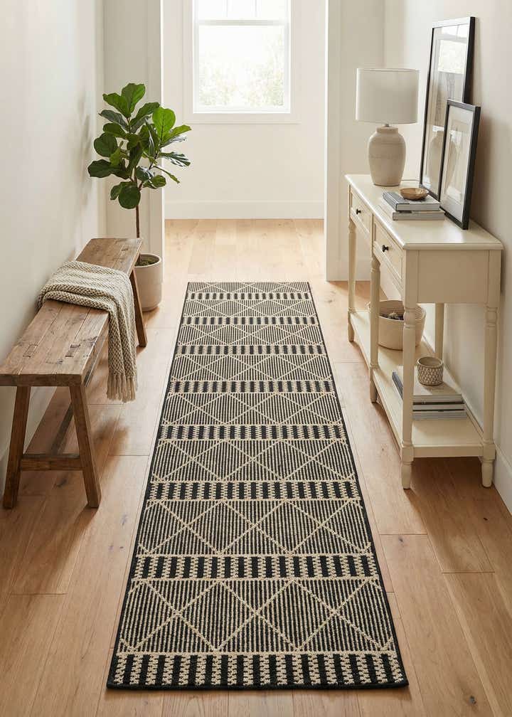 2' 7 x 10' Easy-Clean Trellis Indoor / Outdoor Runner Rug