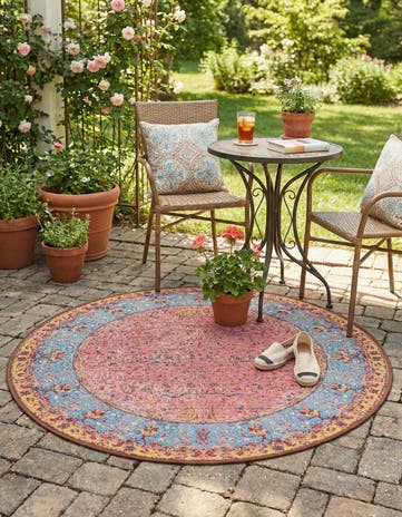 3' 1 x 3' 1 Easy-Clean Traditional Indoor / Outdoor Round Rug
