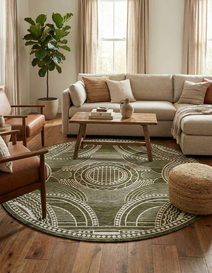 Detail image of 7' 10 x 7' 10  Washable Traditional Indoor / Outdoor Round Rug