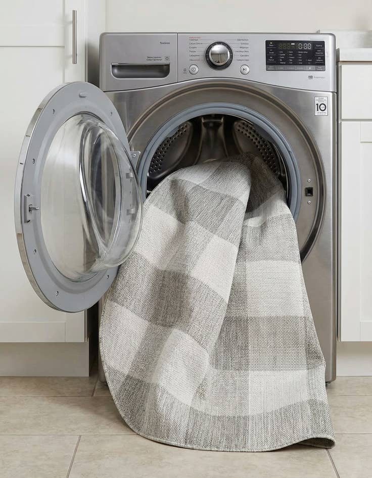 Detail image of  6' x 6'  Washable Checkered Indoor / Outdoor Round Rug