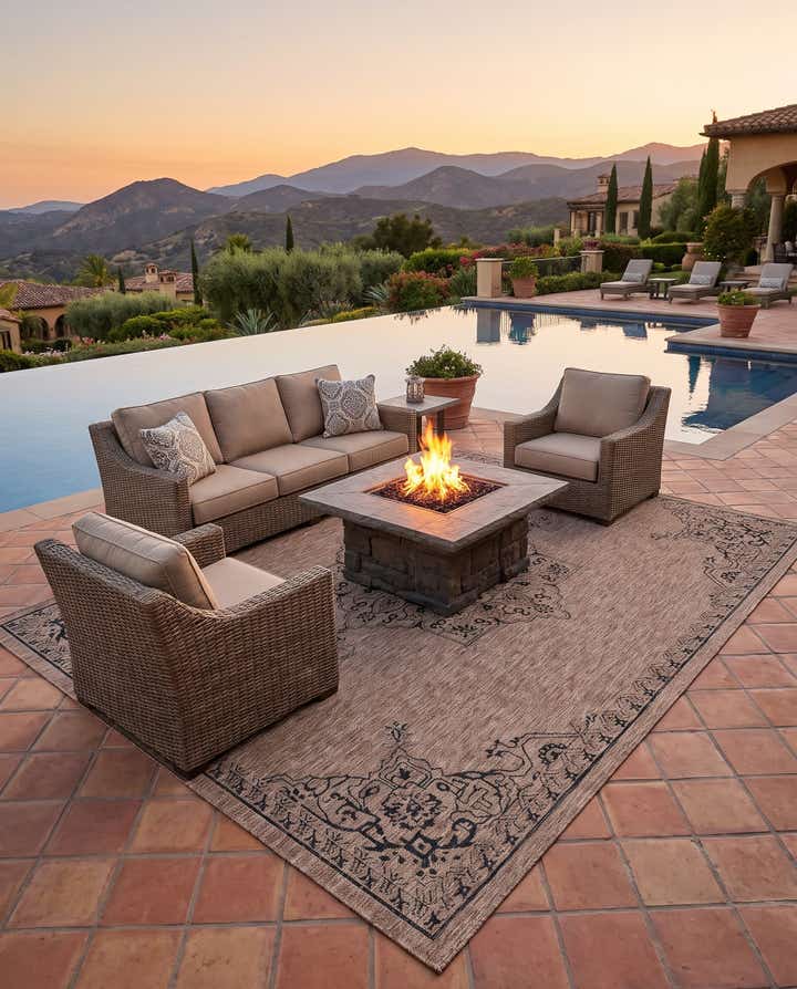 9' x 12' Easy-Clean Traditional Indoor / Outdoor Rug