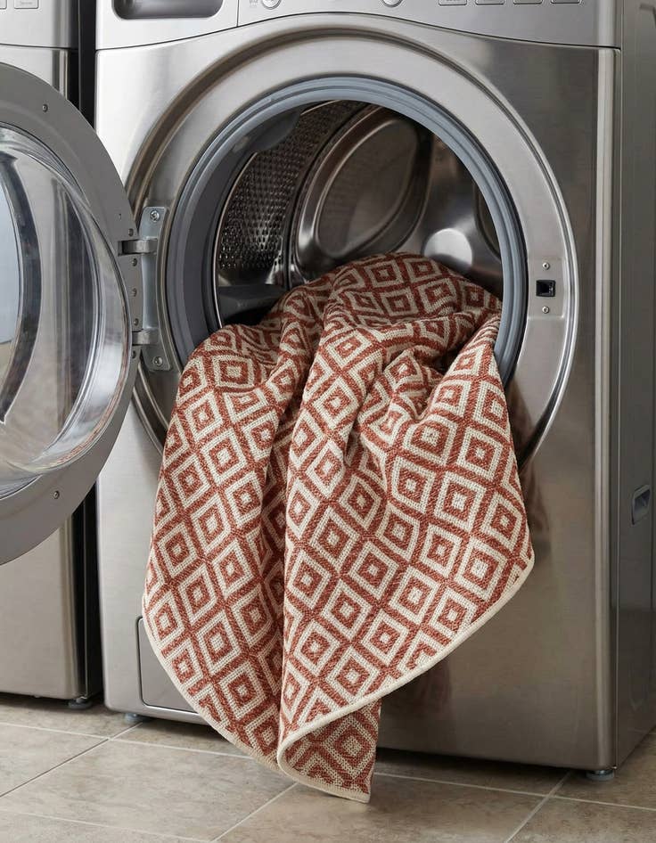 Detail image of 6' 7 x 6' 7  Washable Jill Zarin Costa Rica Indoor / Outdoor Round Rug