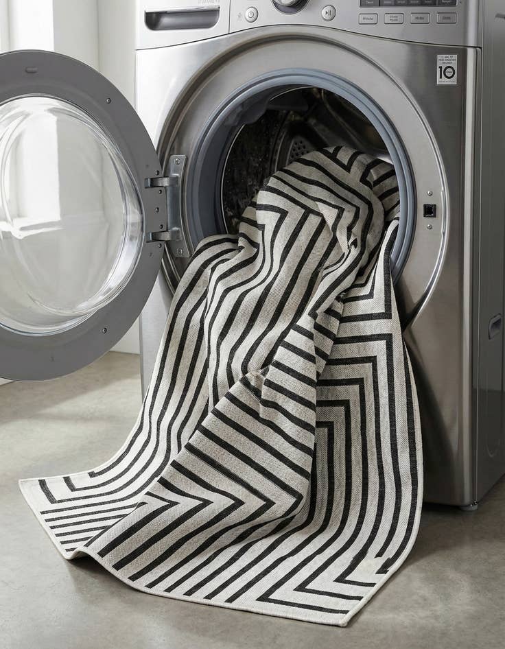 Detail image of  7' 10 x 7' 10  Washable Modern Indoor / Outdoor Square Rug