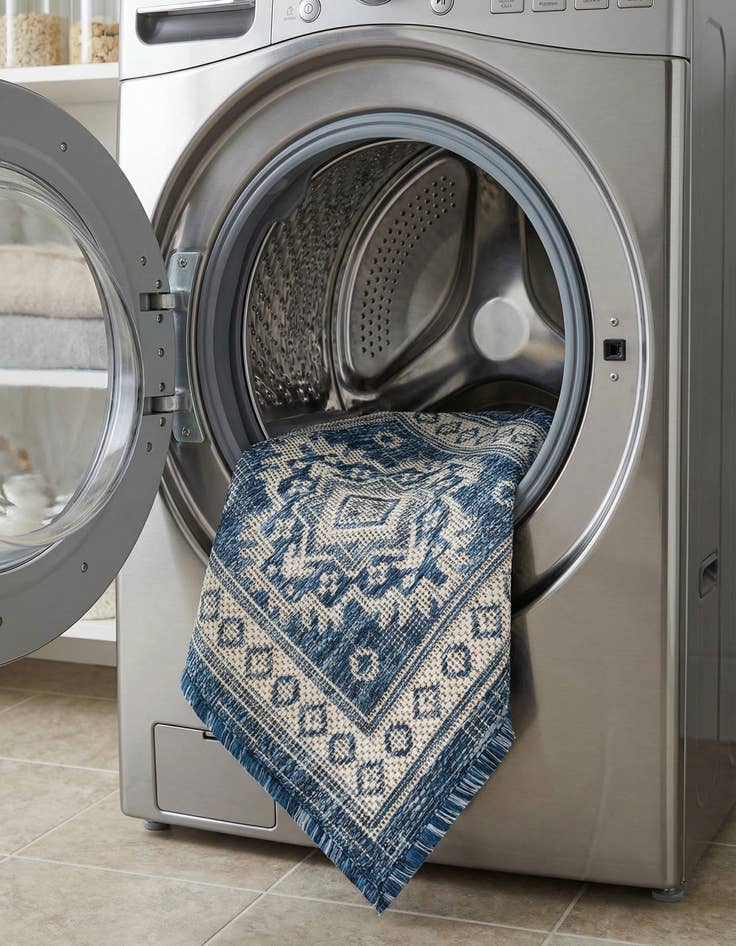 Detail image of 1' 4 x 1' 4  Washable Aztec Indoor / Outdoor Sample Rug