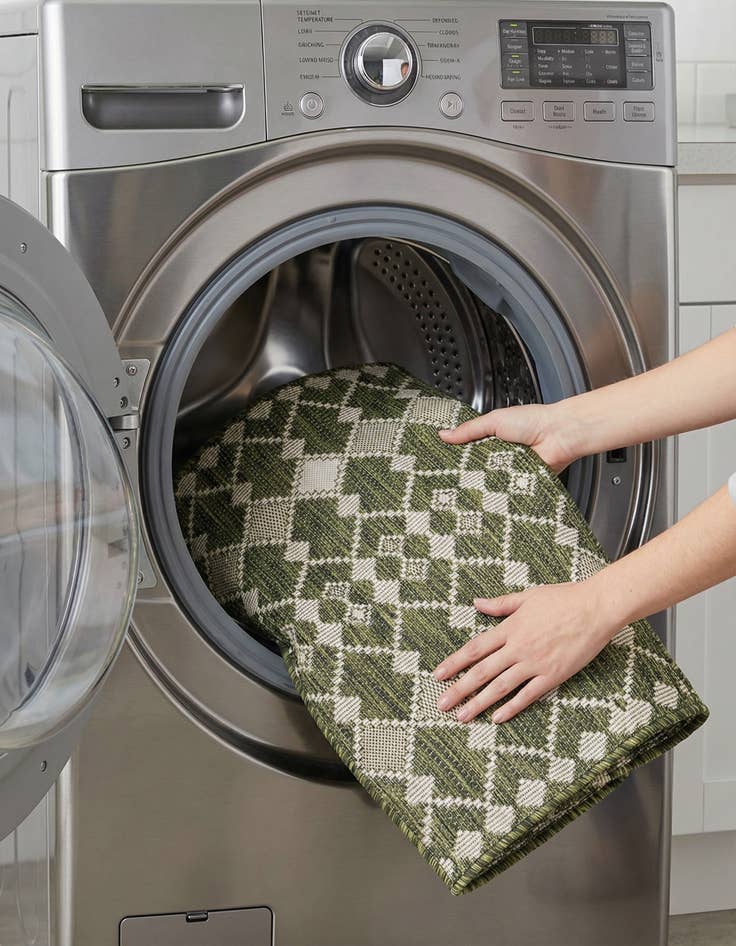 Detail image of 2' x 3'  Washable Trellis Indoor / Outdoor Rug