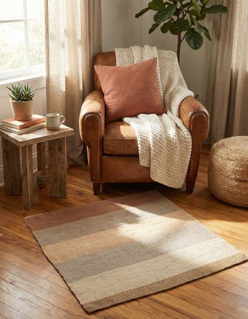 1' 5 x 1' 5 Hand Woven Pillow Wool Square Rug
