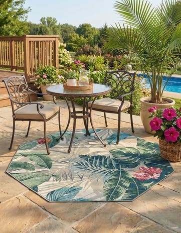 5' 3 x 5' 3 Easy-Clean Botanical Indoor / Outdoor Octagon Rug
