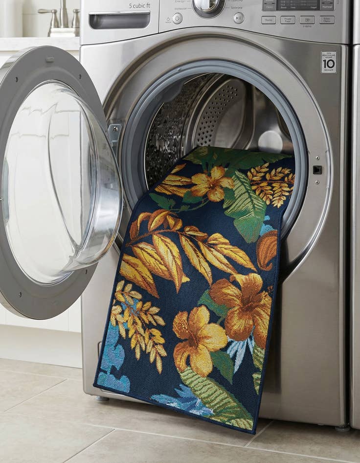 Detail image of 2' x 4'  Washable Botanical Indoor / Outdoor Runner Rug