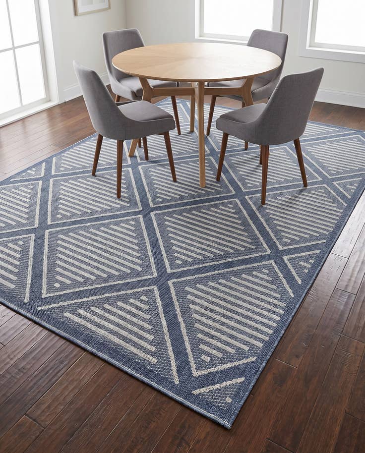 Detail image of 7' 10 x 10' Easy-Clean Lattice Indoor / Outdoor Rug