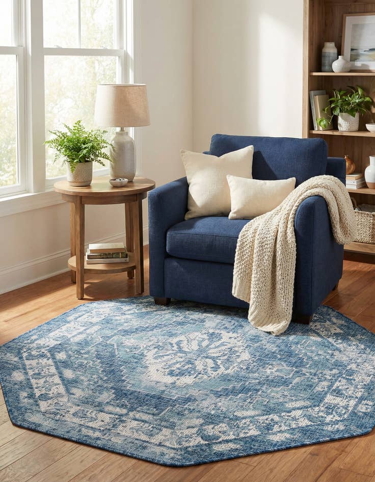 Detail image of 5' 3 x 5' 3  Washable Traditional Indoor / Outdoor Octagon Rug