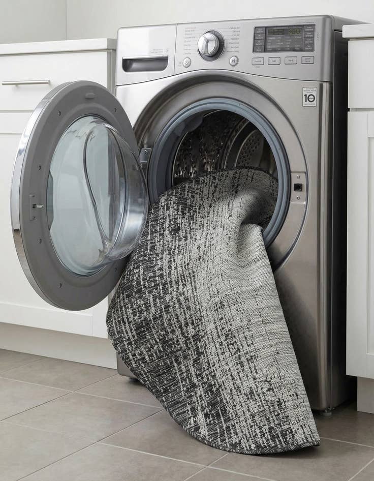 Detail image of 4' x 4'  Washable Modern Indoor / Outdoor Round Rug