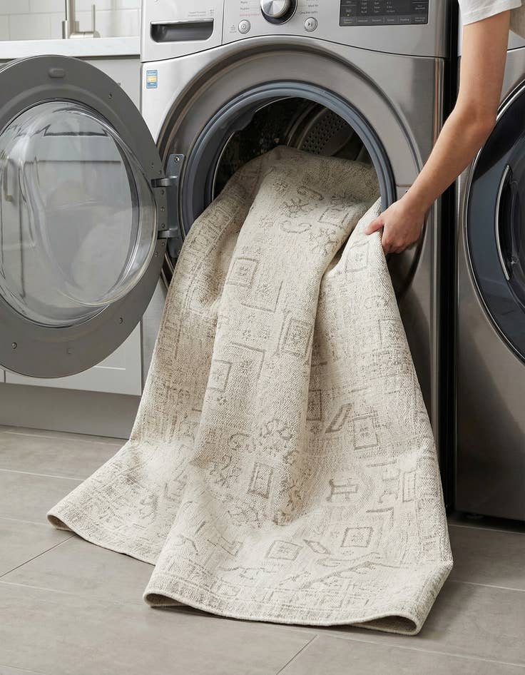 Detail image of 7' x 10'  Washable Aztec Indoor / Outdoor Rug