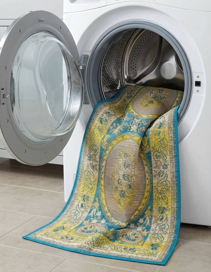 Detail image of 2' 7 x 5' 3  Washable Traditional Indoor / Outdoor Runner Rug