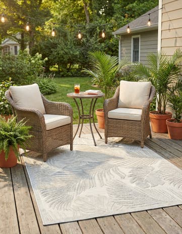 Gray Easy-Clean Botanical Indoor / Outdoor Rug