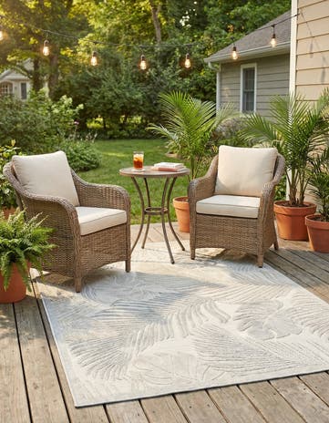 Gray Easy-Clean Botanical Indoor / Outdoor Rug