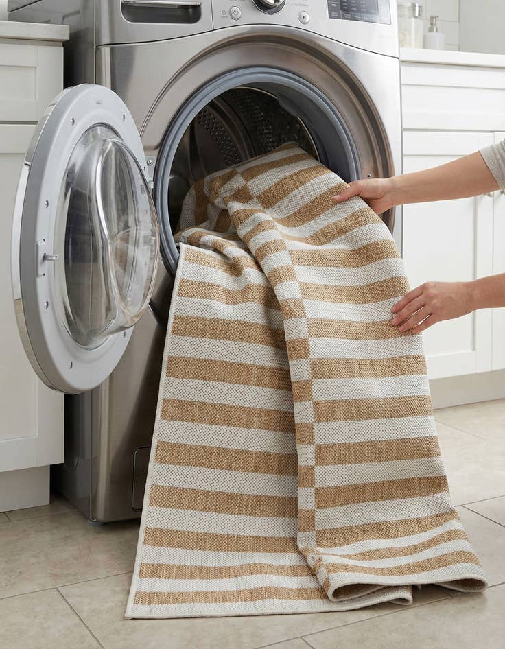 Detail image of 4' x 6'  Washable Striped Indoor / Outdoor Rug