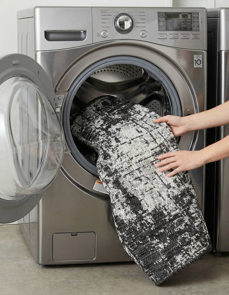 Detail image of  2' x 3'  Washable Modern Indoor / Outdoor Rug