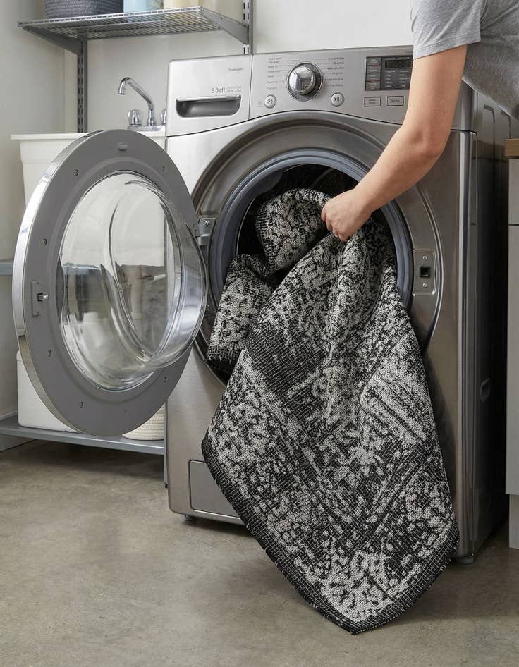 Detail image of  5' 3 x 8'  Washable Traditional Indoor / Outdoor Rug