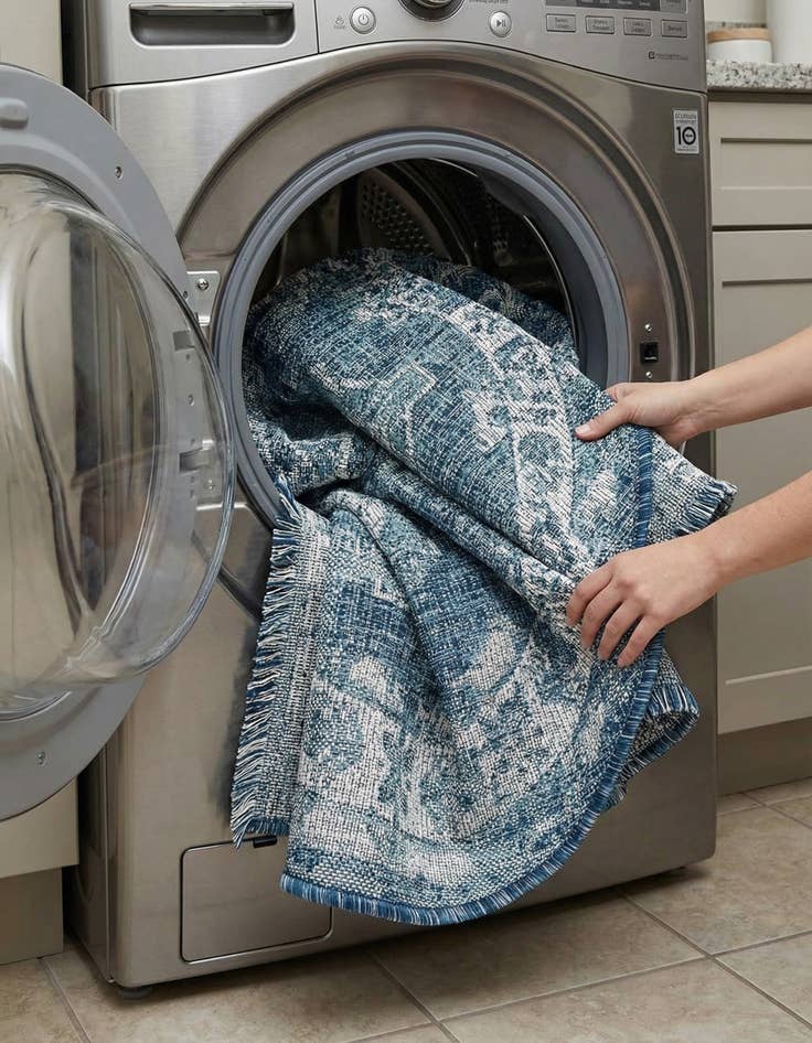 Detail image of 3' x 3'  Washable Traditional Indoor / Outdoor Round Rug