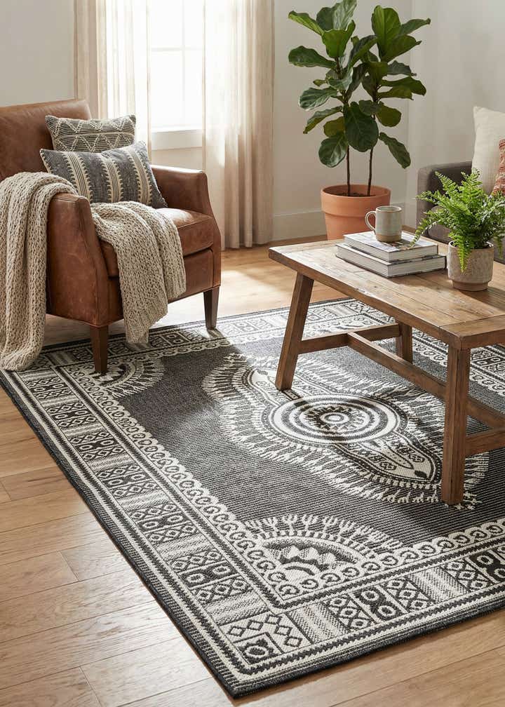 5' 3 x 7' Easy-Clean Traditional Indoor / Outdoor Rug