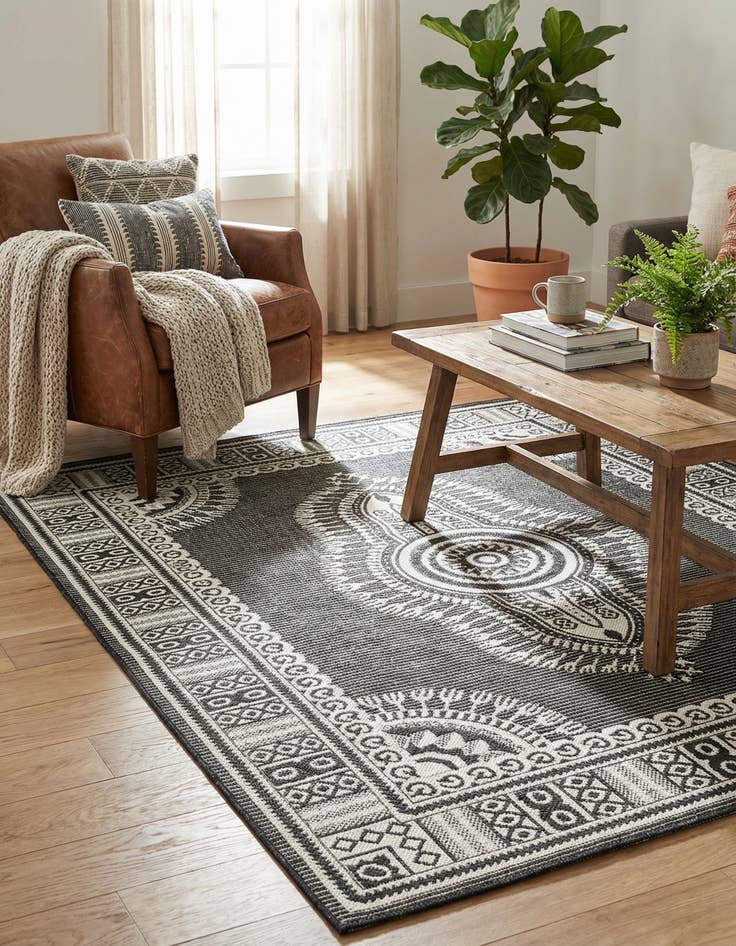 Detail image of 5' 3 x 7'  Washable Traditional Indoor / Outdoor Rug