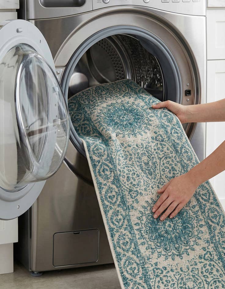 Detail image of  2' x 6'  Washable Traditional Indoor / Outdoor Runner Rug