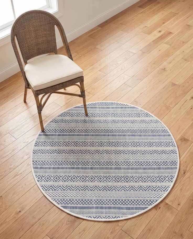 Detail image of 3' x 3' Easy-Clean Ribbon Indoor / Outdoor Round Rug